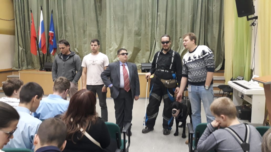 Команда Слепые гонки в гостях в Школе-интернат для слепых и слабовидящих детей города Королёв